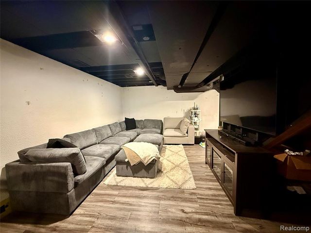 11713 Hartel Street, Livonia, MI 48150