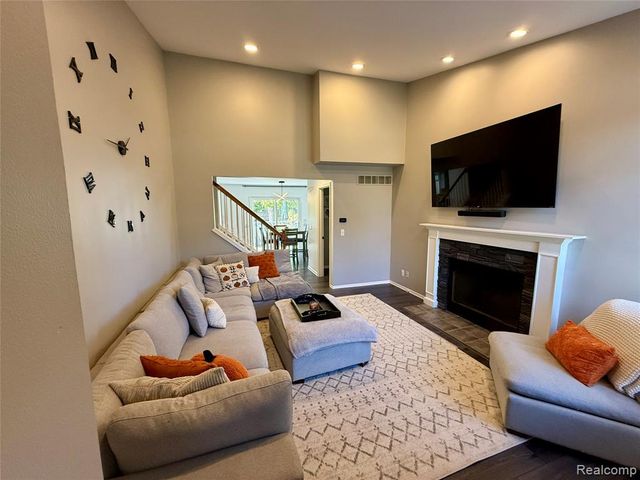 11713 Hartel Street, Livonia, MI 48150