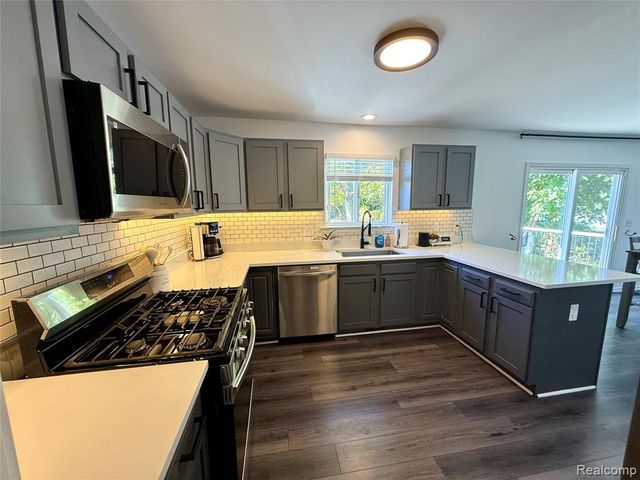 11713 Hartel Street, Livonia, MI 48150