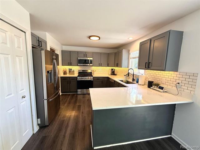 11713 Hartel Street, Livonia, MI 48150