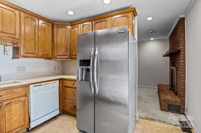 127 Edgeway Road, Mooresville, NC 28117