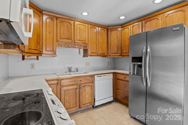 127 Edgeway Road, Mooresville, NC 28117