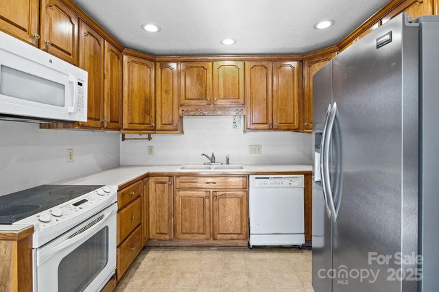 127 Edgeway Road, Mooresville, NC 28117