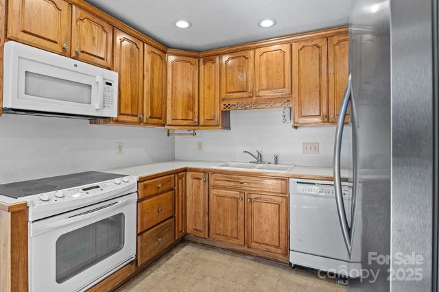 127 Edgeway Road, Mooresville, NC 28117