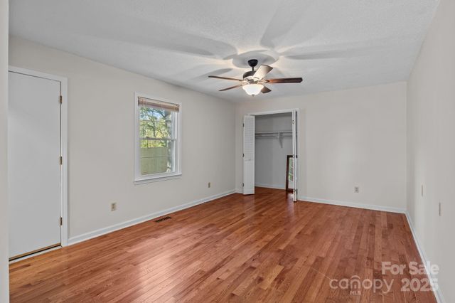 127 Edgeway Road, Mooresville, NC 28117