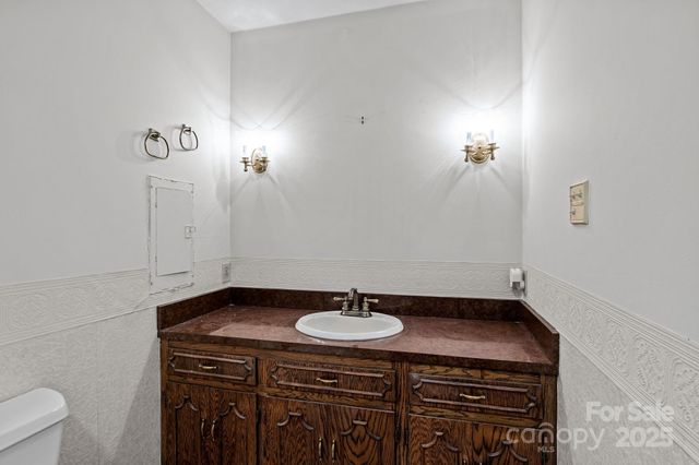 127 Edgeway Road, Mooresville, NC 28117