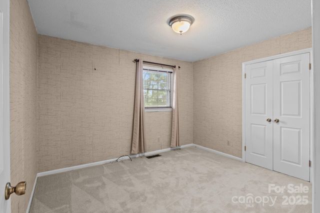 127 Edgeway Road, Mooresville, NC 28117