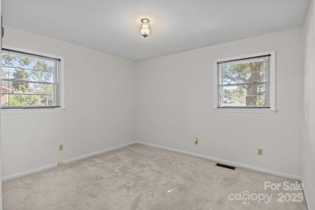 127 Edgeway Road, Mooresville, NC 28117