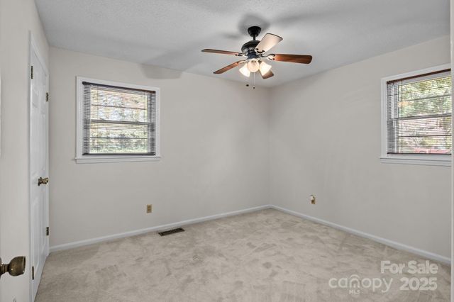 127 Edgeway Road, Mooresville, NC 28117