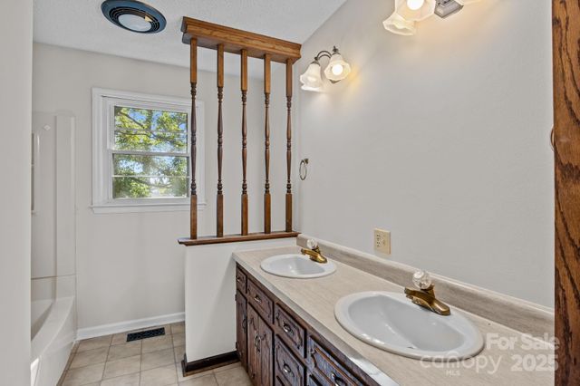 127 Edgeway Road, Mooresville, NC 28117