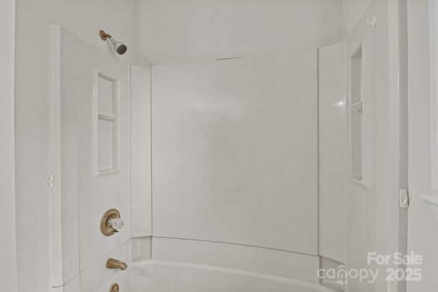 127 Edgeway Road, Mooresville, NC 28117