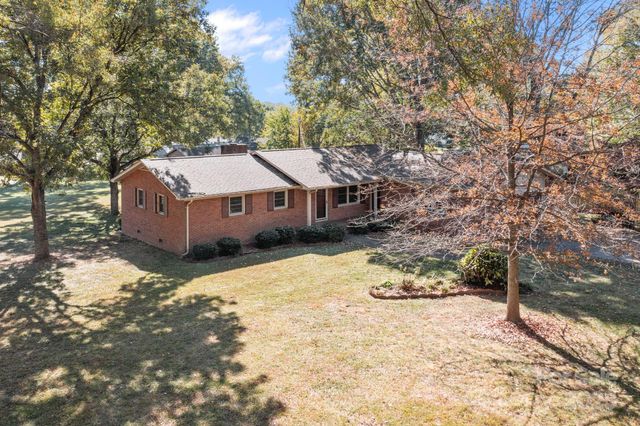 127 Edgeway Road, Mooresville, NC 28117