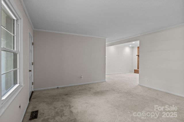 127 Edgeway Road, Mooresville, NC 28117