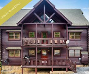 1110 Black Bear Cub Way, Sevierville, TN 37862