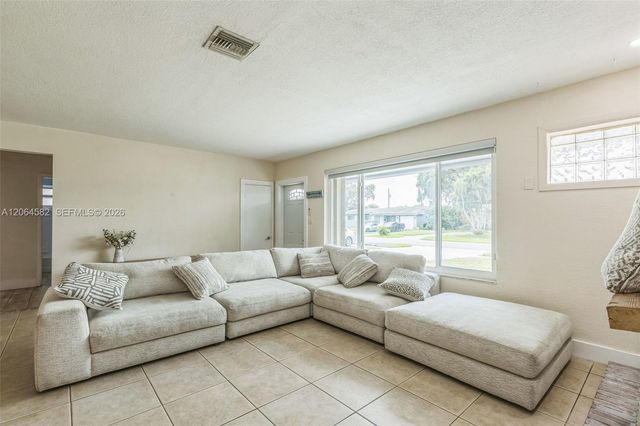 6931 SW 2nd Street, Pembroke Pines, FL 33023