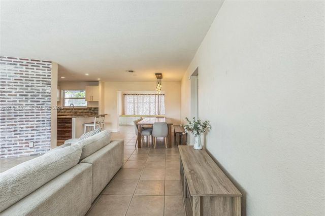 6931 SW 2nd Street, Pembroke Pines, FL 33023