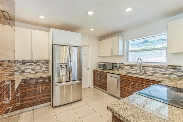 6931 SW 2nd Street, Pembroke Pines, FL 33023