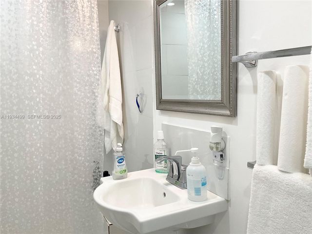 161 NW 145th St, Miami, FL 33168