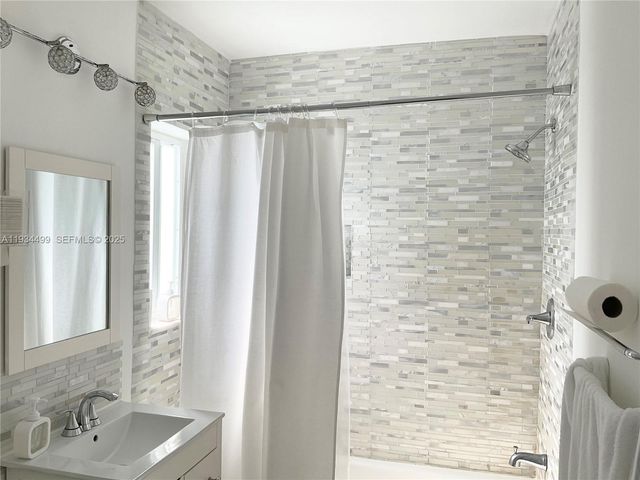 161 NW 145th St, Miami, FL 33168