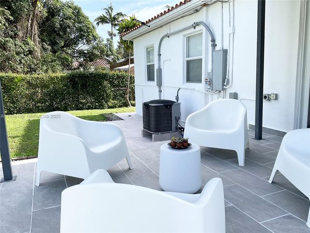 161 NW 145th St, Miami, FL 33168