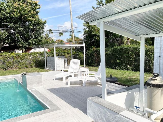 161 NW 145th St, Miami, FL 33168