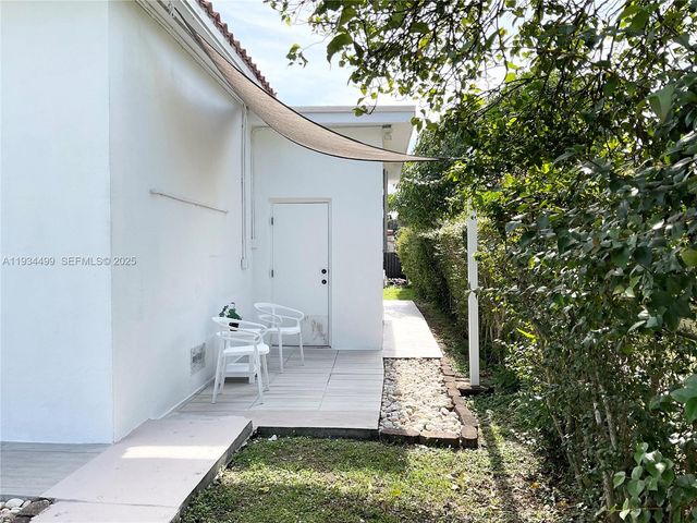 161 NW 145th St, Miami, FL 33168