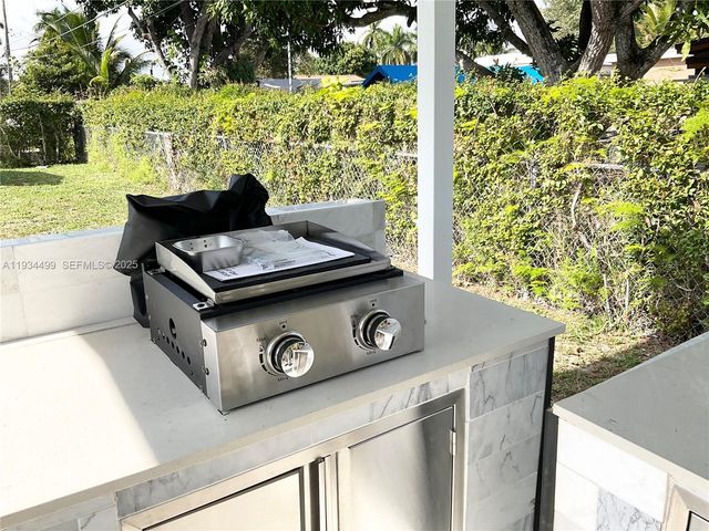 161 NW 145th St, Miami, FL 33168