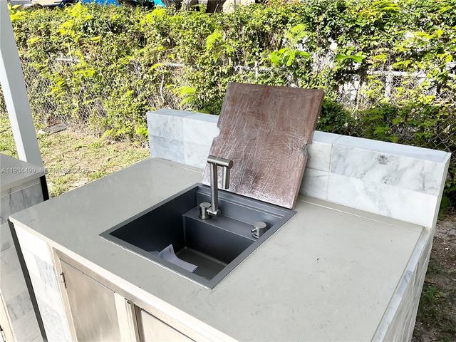 161 NW 145th St, Miami, FL 33168