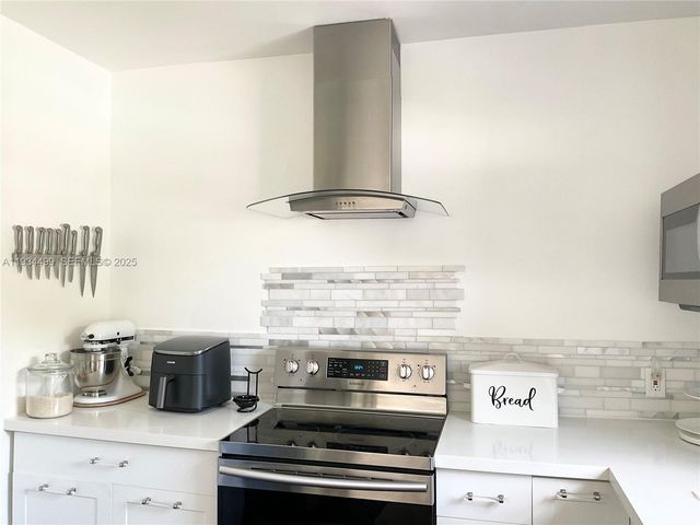 161 NW 145th St, Miami, FL 33168