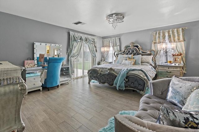4315 Serene Oak Drive, Bakersfield, CA 93313