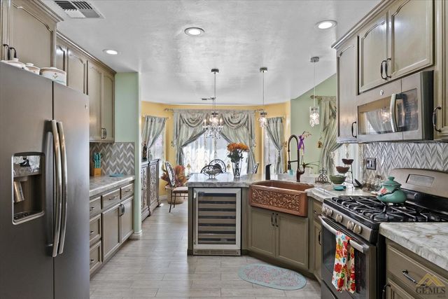 4315 Serene Oak Drive, Bakersfield, CA 93313