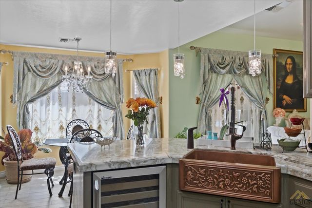 4315 Serene Oak Drive, Bakersfield, CA 93313