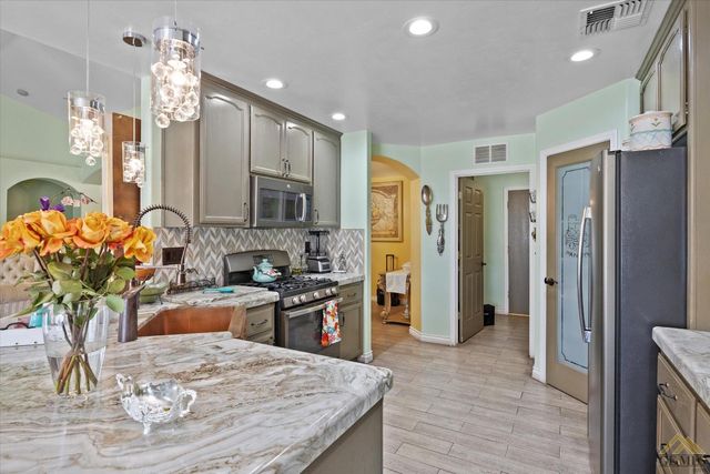 4315 Serene Oak Drive, Bakersfield, CA 93313