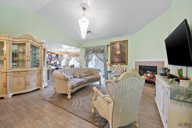 4315 Serene Oak Drive, Bakersfield, CA 93313