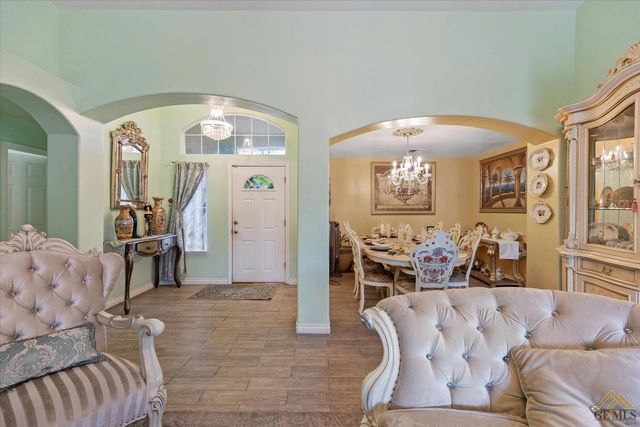 4315 Serene Oak Drive, Bakersfield, CA 93313