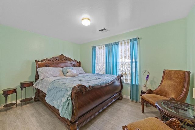 4315 Serene Oak Drive, Bakersfield, CA 93313