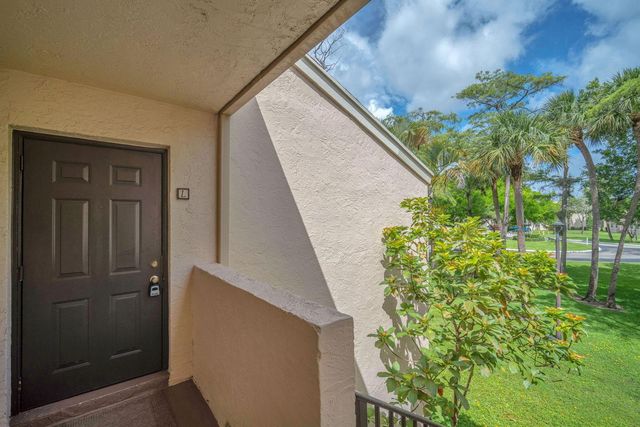 671 Cypress Lake Boulevard L21, Deerfield Beach, FL 33064