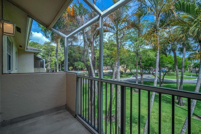 671 Cypress Lake Boulevard L21, Deerfield Beach, FL 33064