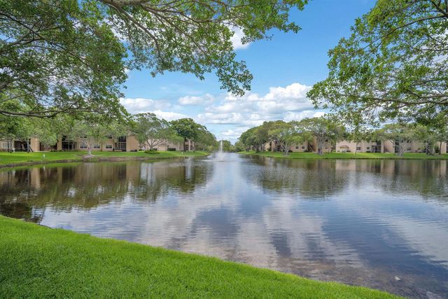 671 Cypress Lake Boulevard L21, Deerfield Beach, FL 33064