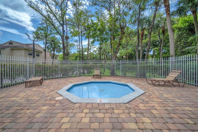 671 Cypress Lake Boulevard L21, Deerfield Beach, FL 33064