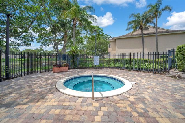 671 Cypress Lake Boulevard L21, Deerfield Beach, FL 33064