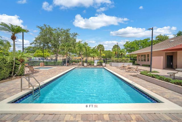 671 Cypress Lake Boulevard L21, Deerfield Beach, FL 33064
