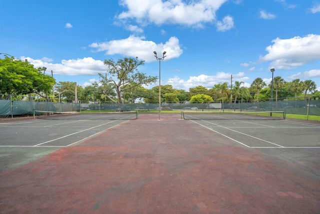 671 Cypress Lake Boulevard L21, Deerfield Beach, FL 33064