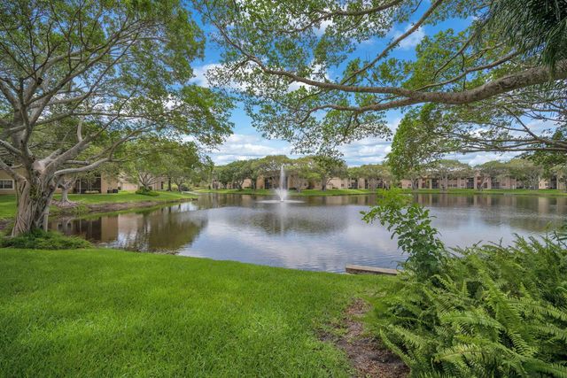 671 Cypress Lake Boulevard L21, Deerfield Beach, FL 33064