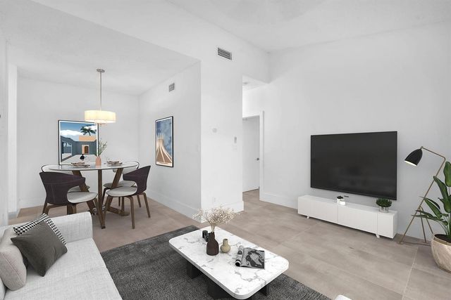 671 Cypress Lake Boulevard L21, Deerfield Beach, FL 33064