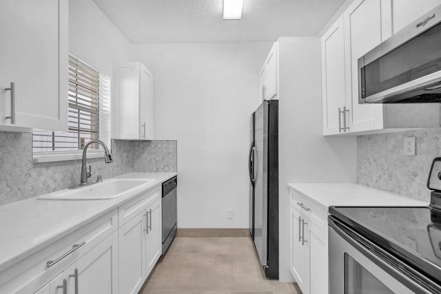 671 Cypress Lake Boulevard L21, Deerfield Beach, FL 33064