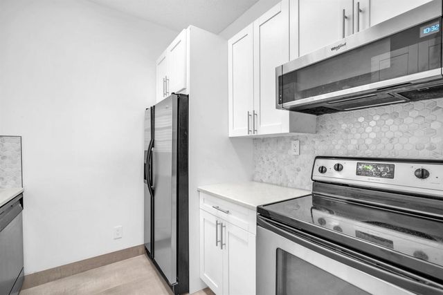 671 Cypress Lake Boulevard L21, Deerfield Beach, FL 33064