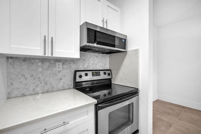 671 Cypress Lake Boulevard L21, Deerfield Beach, FL 33064