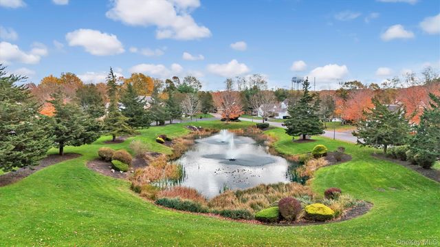 601 Pebble Beach Path, Riverhead, NY 11901