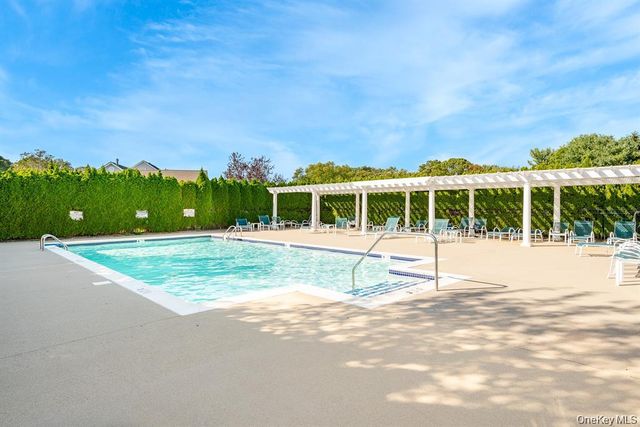 601 Pebble Beach Path, Riverhead, NY 11901